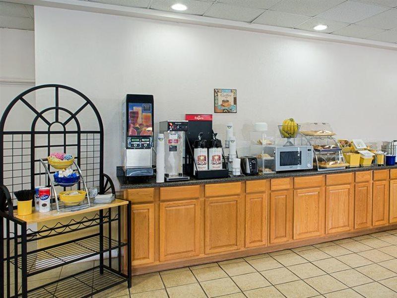 Days Inn By Wyndham Tallahassee-Government Center מראה חיצוני תמונה