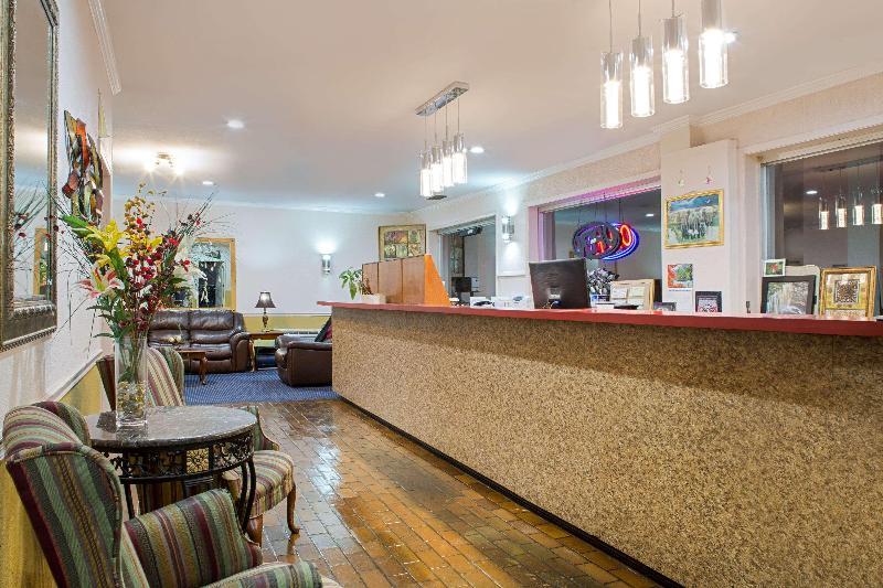 Days Inn By Wyndham Tallahassee-Government Center מראה חיצוני תמונה