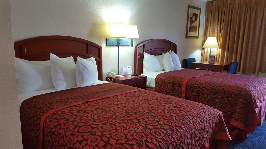Days Inn By Wyndham Tallahassee-Government Center מראה חיצוני תמונה