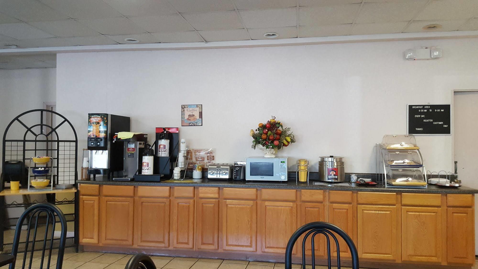 Days Inn By Wyndham Tallahassee-Government Center מראה חיצוני תמונה