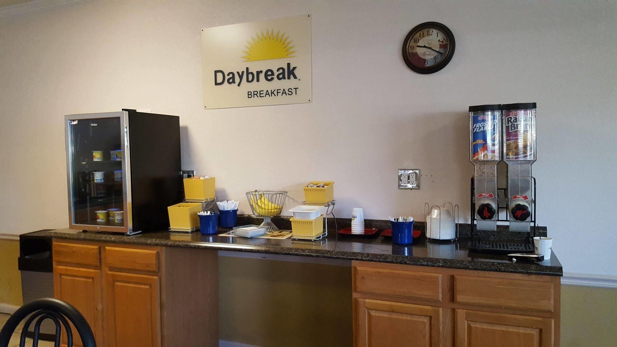 Days Inn By Wyndham Tallahassee-Government Center מראה חיצוני תמונה