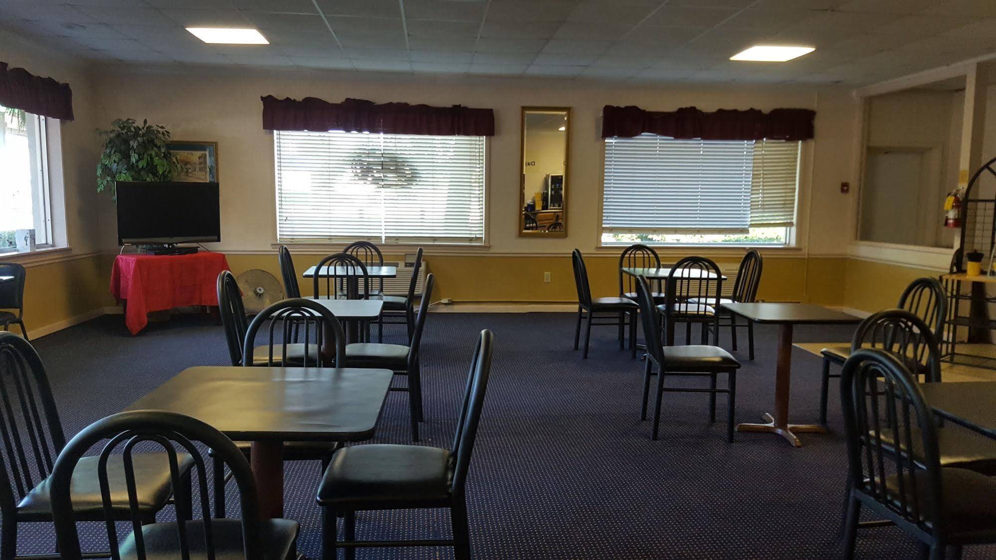 Days Inn By Wyndham Tallahassee-Government Center מראה חיצוני תמונה