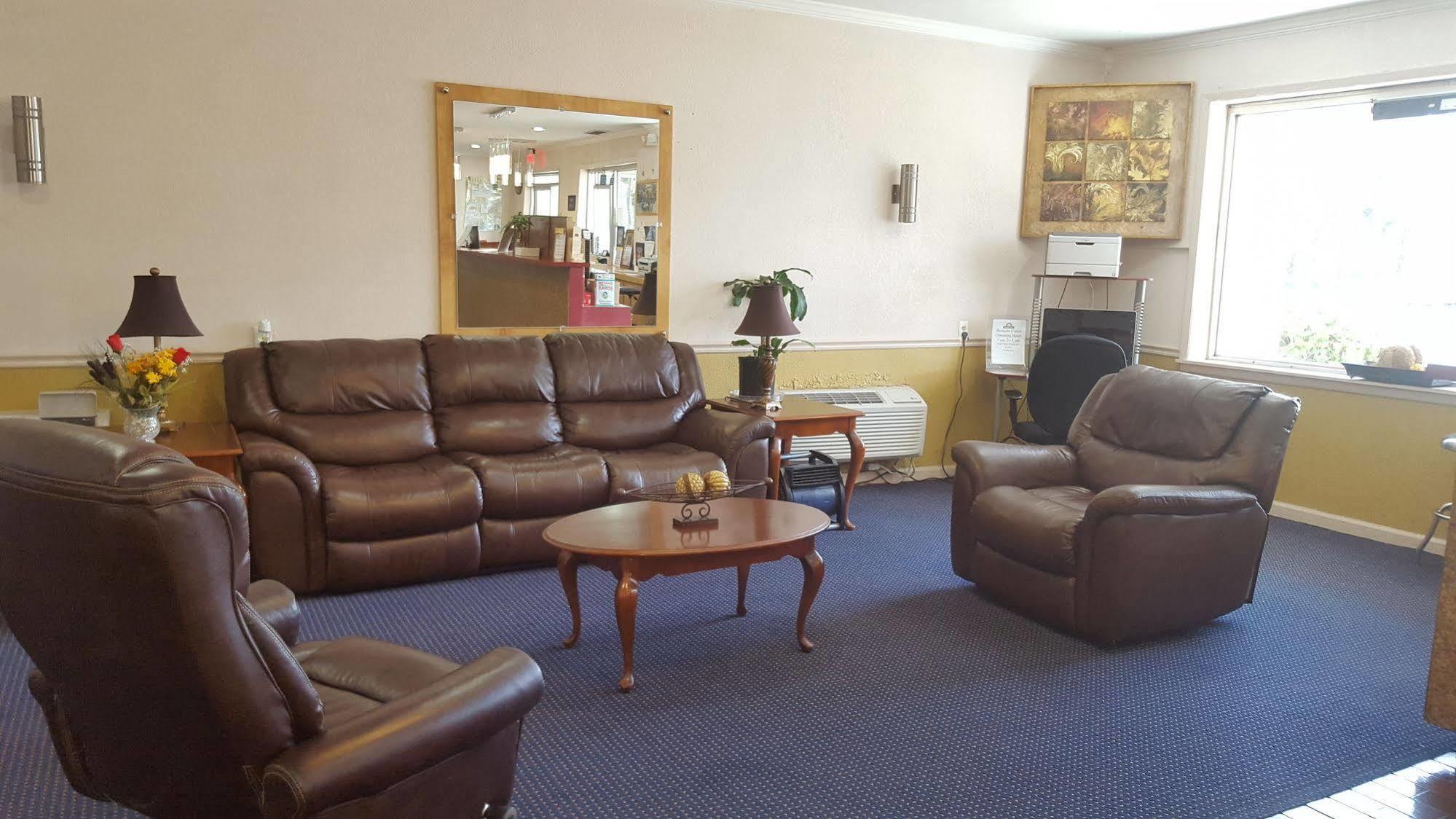 Days Inn By Wyndham Tallahassee-Government Center מראה חיצוני תמונה