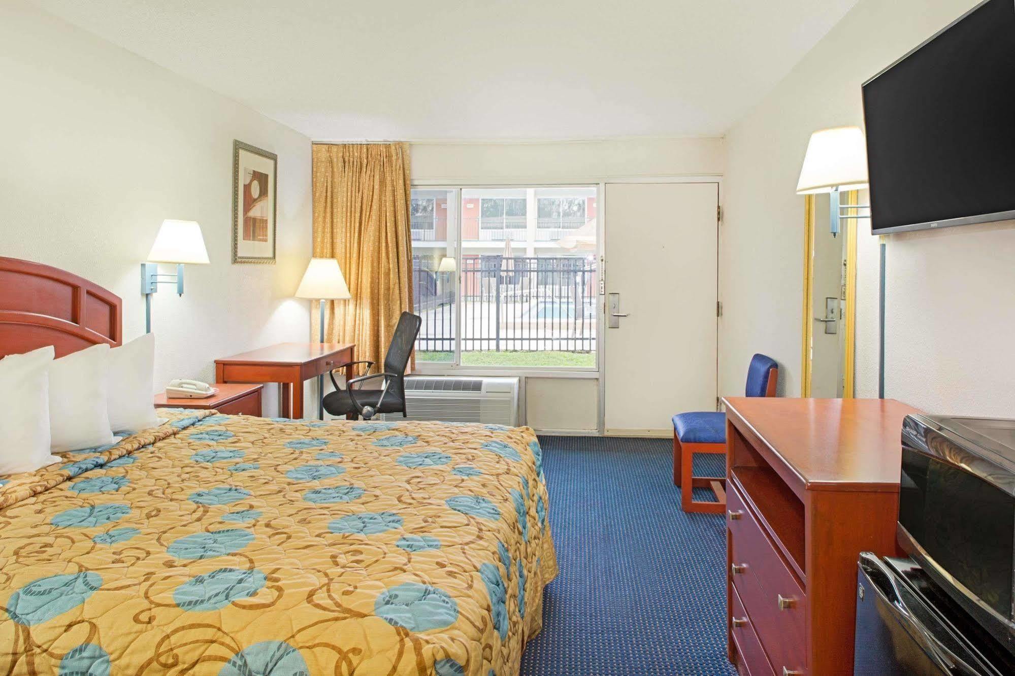 Days Inn By Wyndham Tallahassee-Government Center מראה חיצוני תמונה