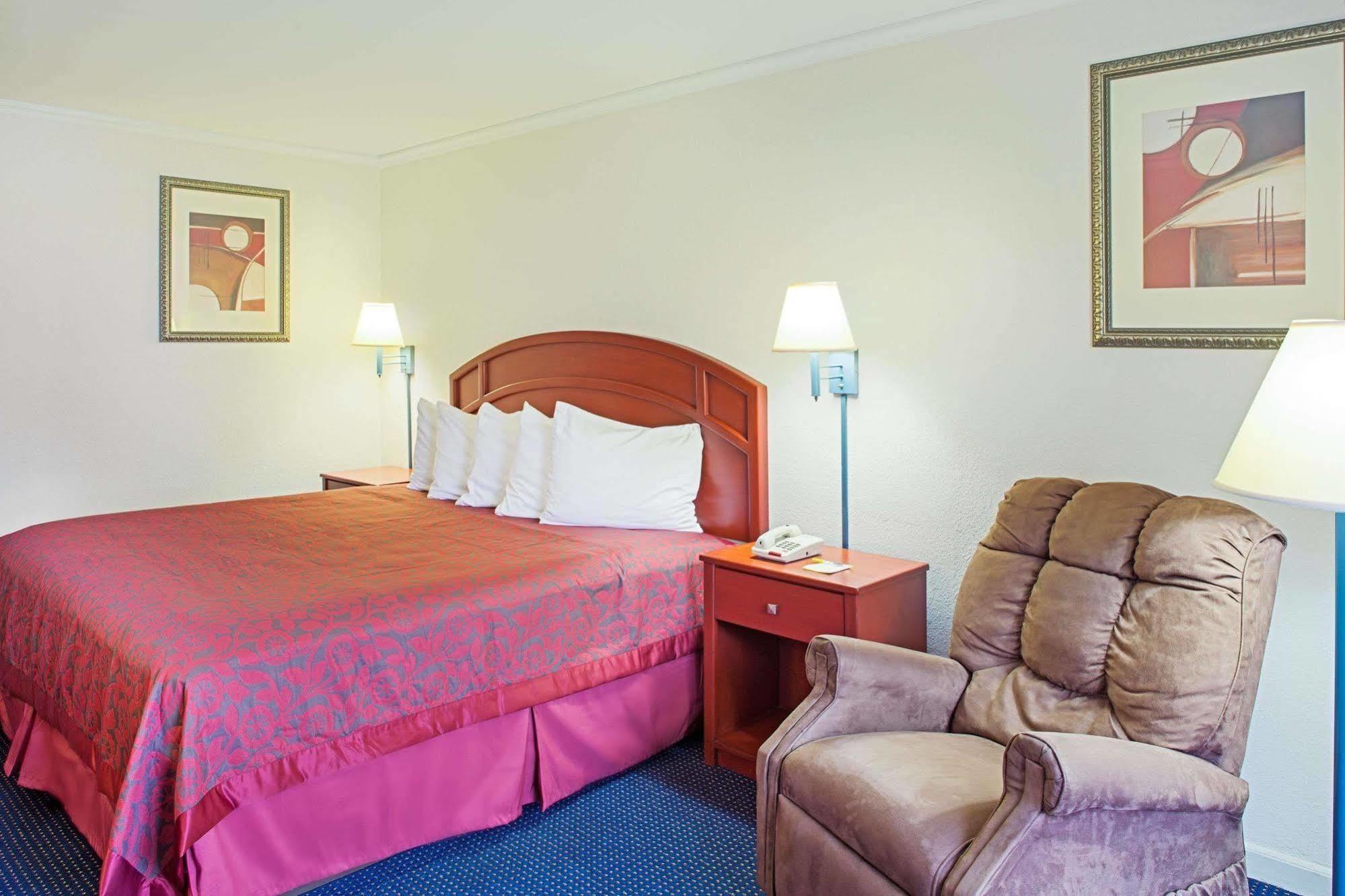 Days Inn By Wyndham Tallahassee-Government Center מראה חיצוני תמונה