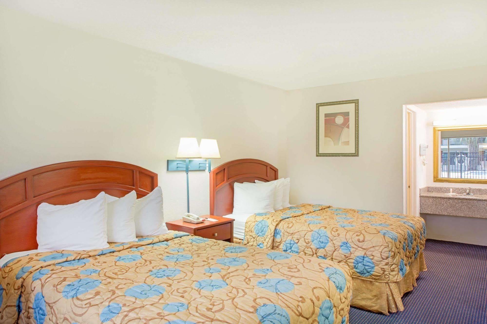 Days Inn By Wyndham Tallahassee-Government Center מראה חיצוני תמונה