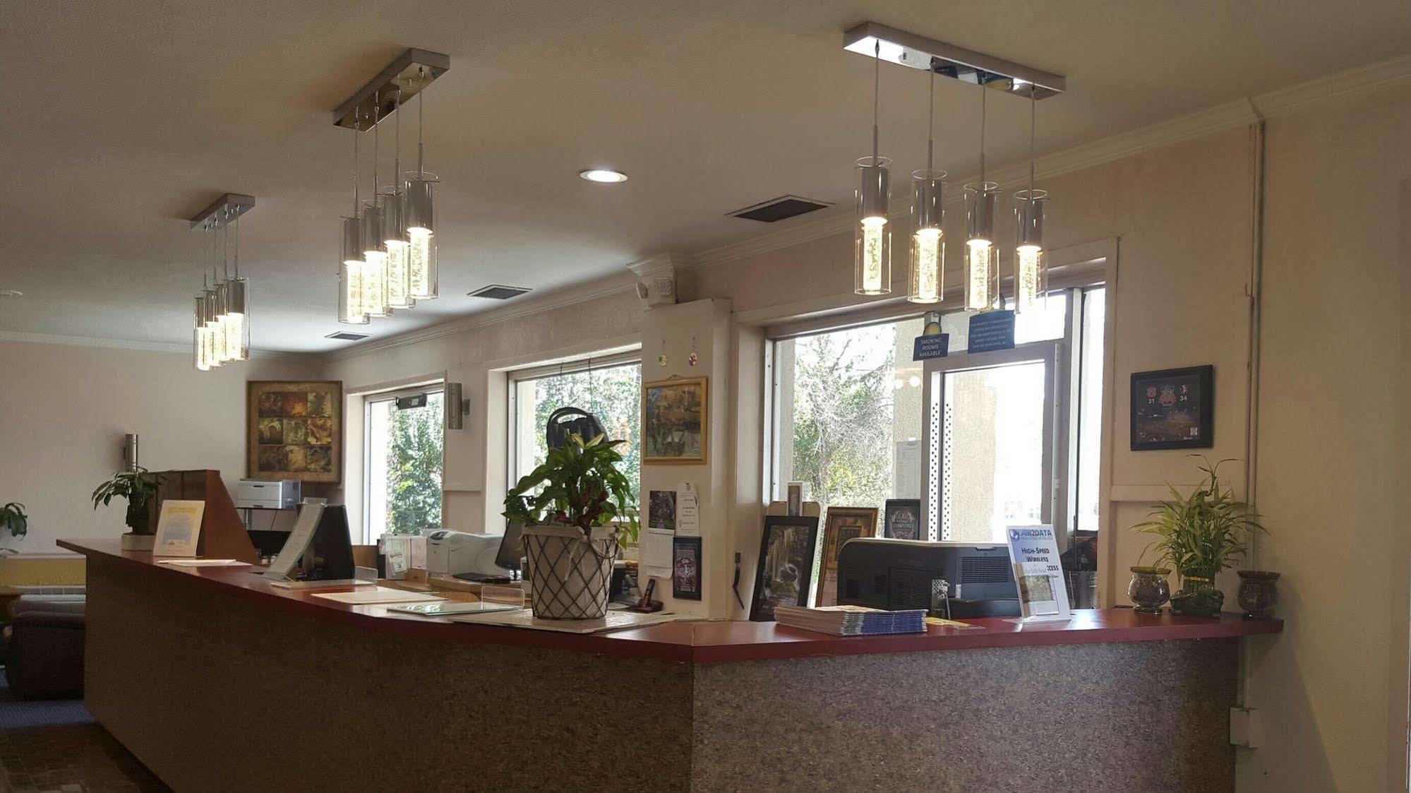 Days Inn By Wyndham Tallahassee-Government Center מראה חיצוני תמונה