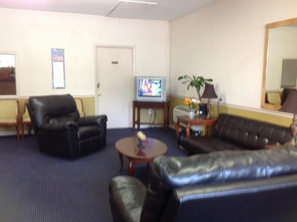 Days Inn By Wyndham Tallahassee-Government Center מראה חיצוני תמונה