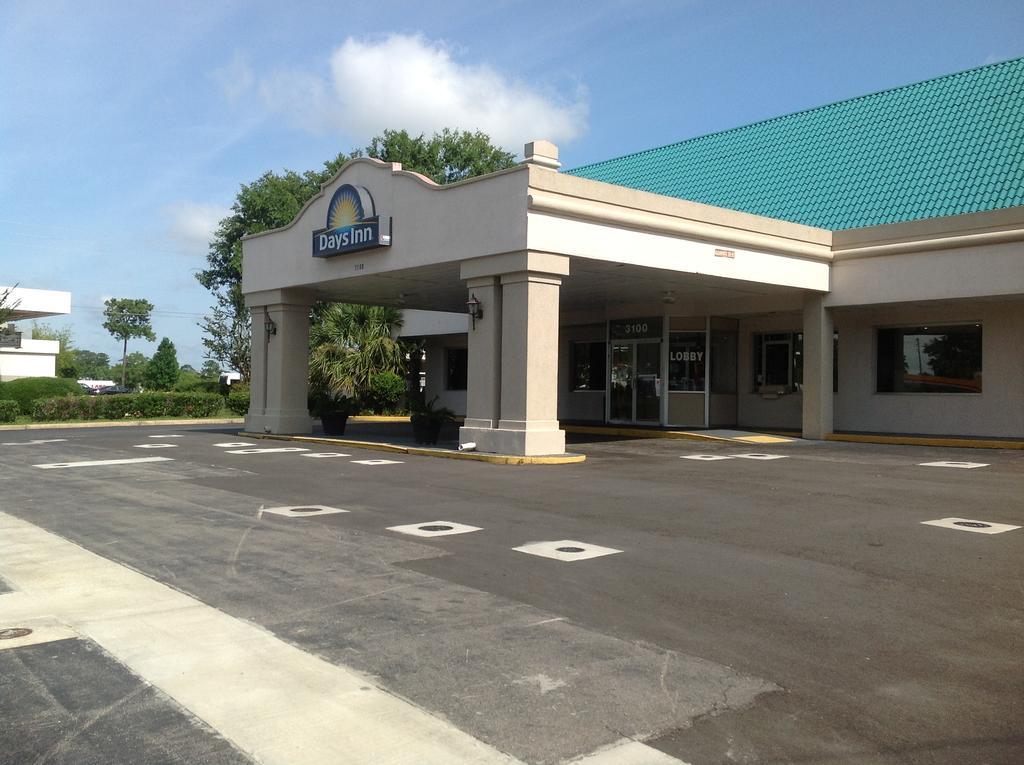 Days Inn By Wyndham Tallahassee-Government Center מראה חיצוני תמונה